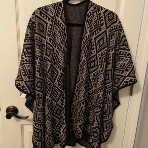🆕Tan and black poncho / cardigan / cape / shawl